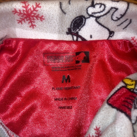 Girls NWOT MEDIUM CHRISTMAS SNOOPY NIGHT GOWN BUTTON UP - Picture 2 of 2
